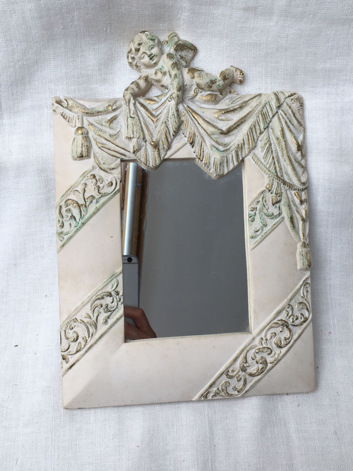 Mirror to pose angel