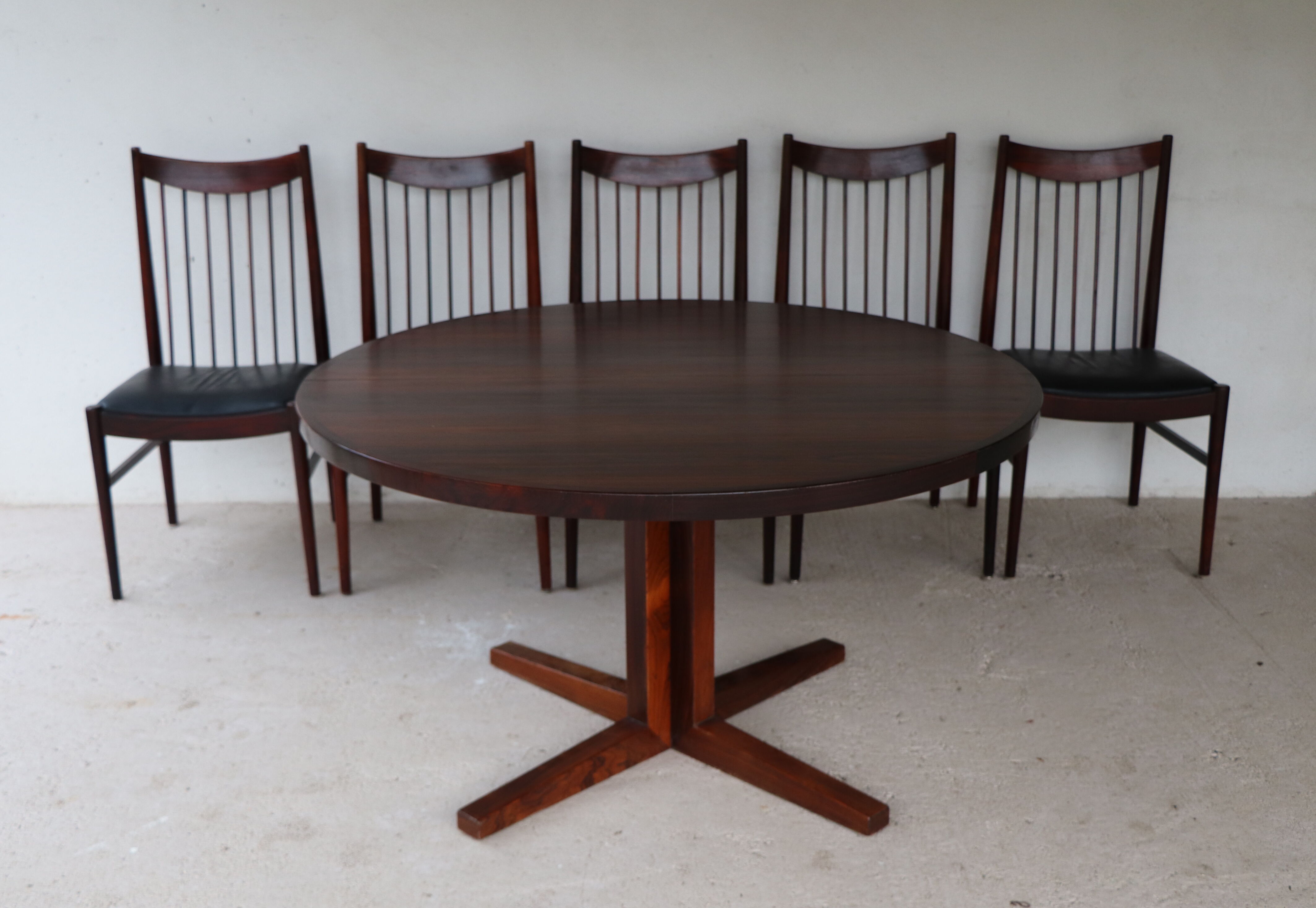 Scandinavian table CJ Rosengaarden