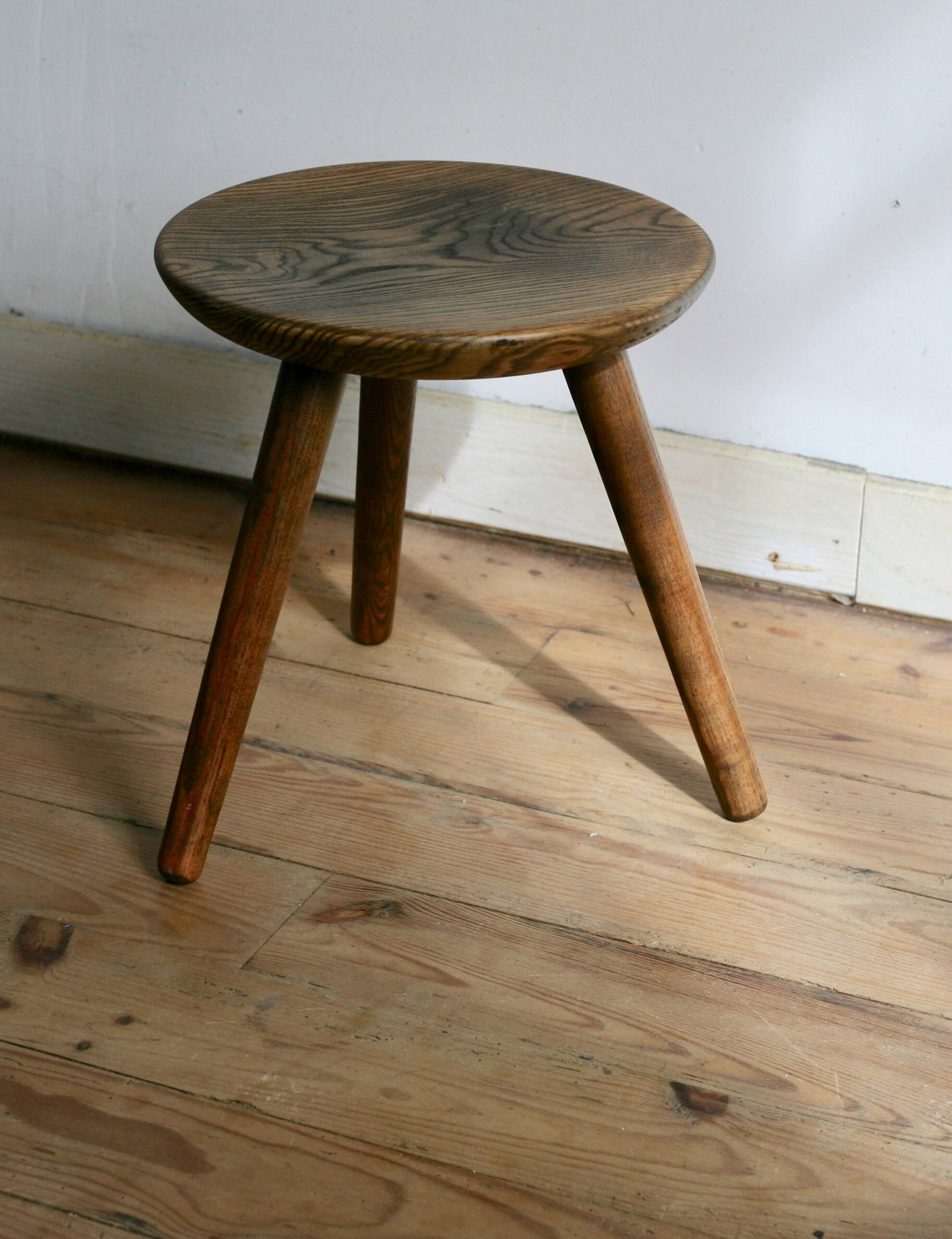 Tabouret tripode, produit dans les Vosges ( Gerardmer), années 50