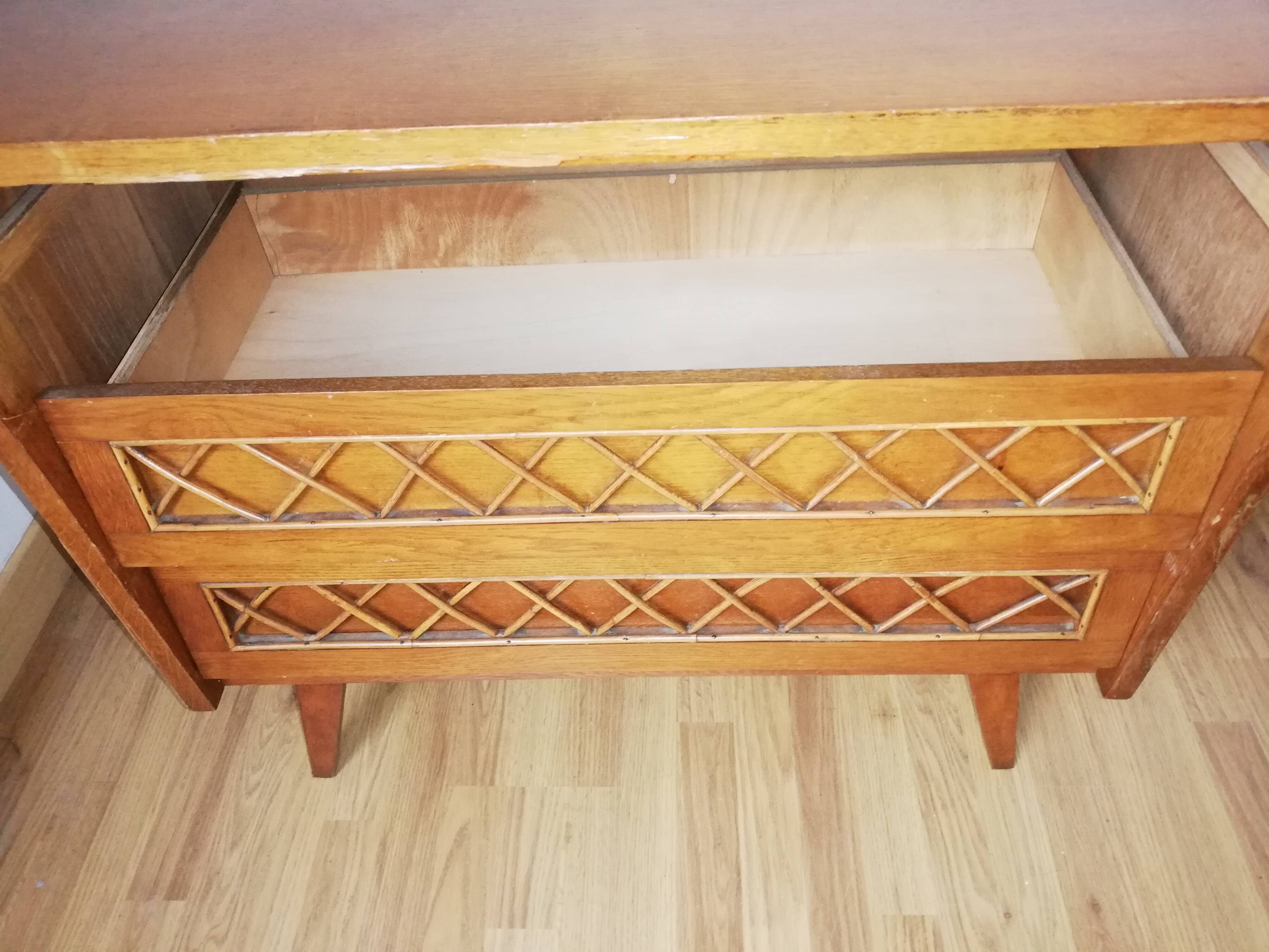 Convenient wood and rattan compass feet