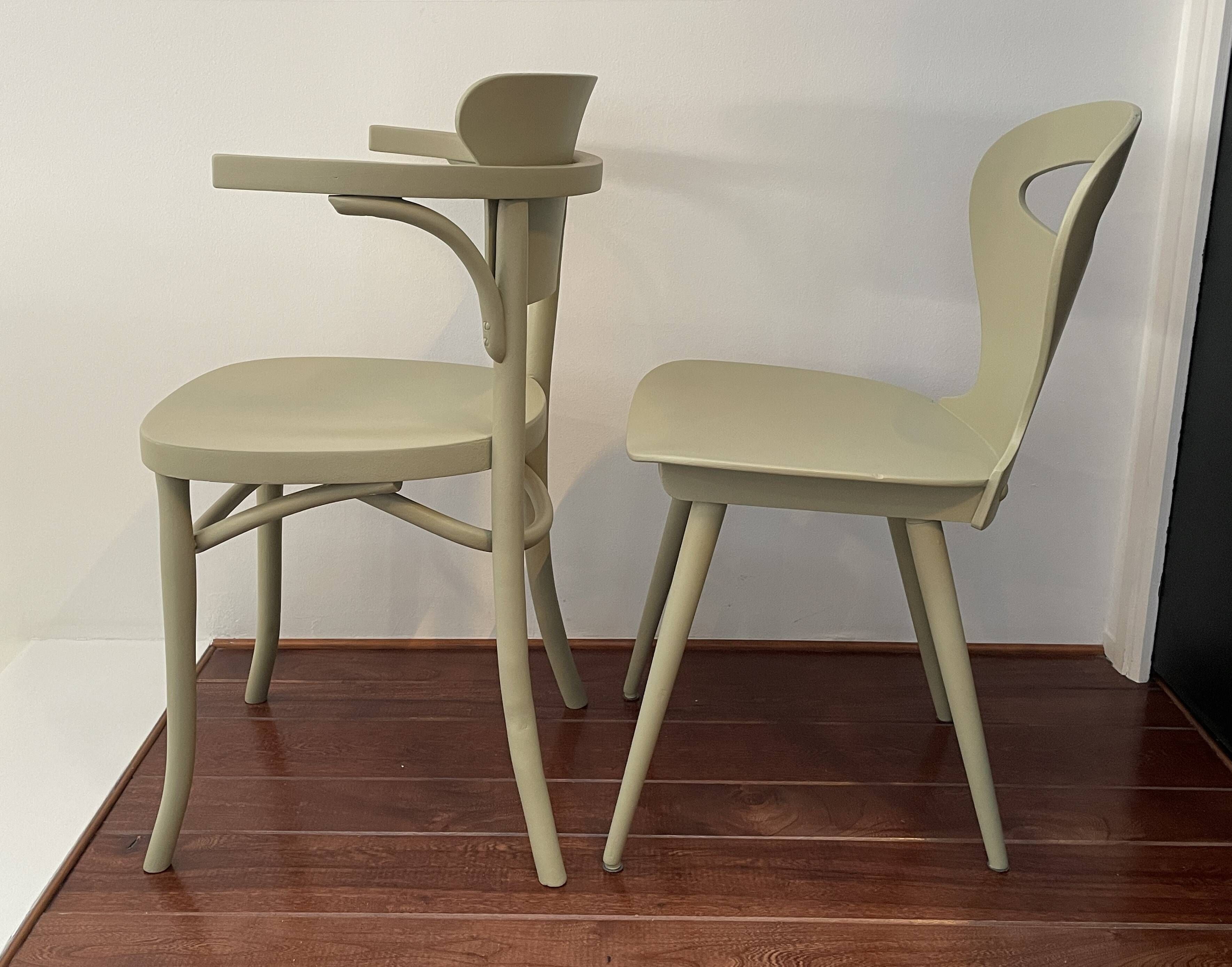 Set of 2 BISTROT wooden seats: BAUMANN chair and LUTERMA armchair.