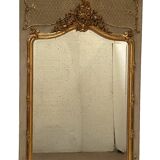 Miroir de style Louis XV en bois et stuc doré XX siècle