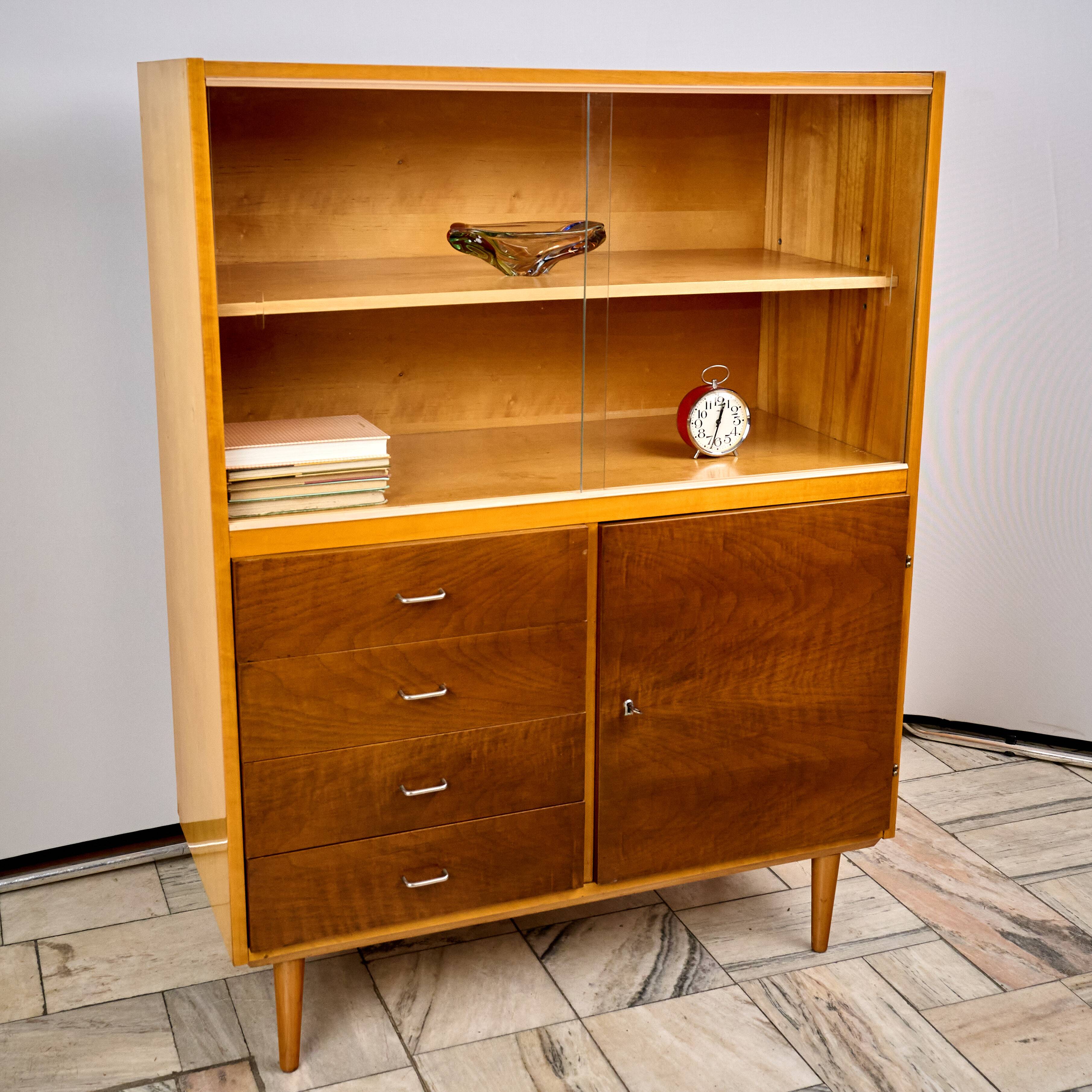 Vitrine vintage, années 1960, Tchécoslovaquie