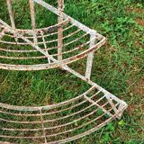 Half-moon plant holder