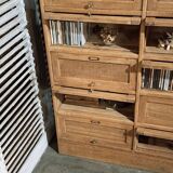 Trade cabinet with flaps