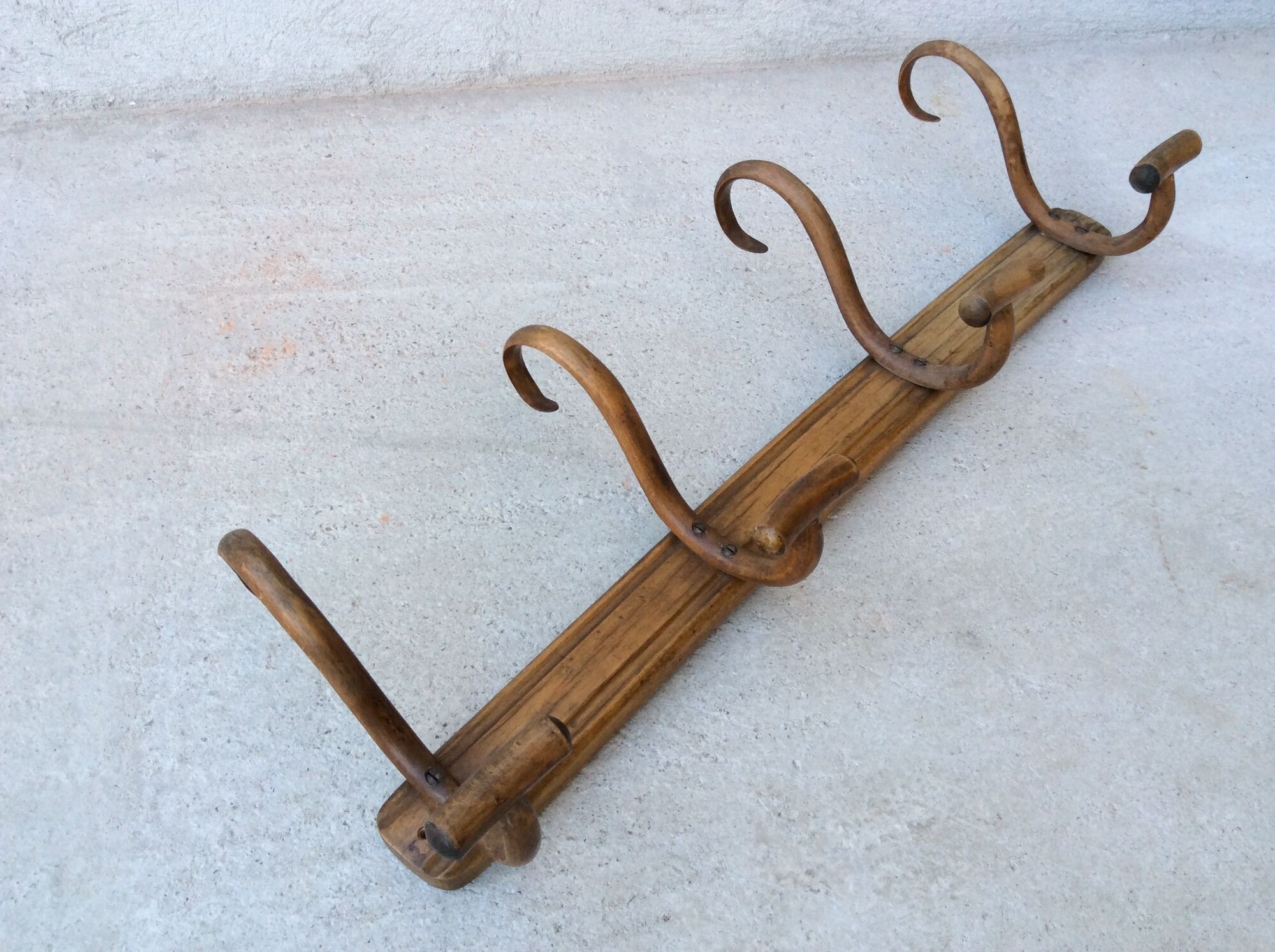 Bistro coatrack early 20th, Baumann