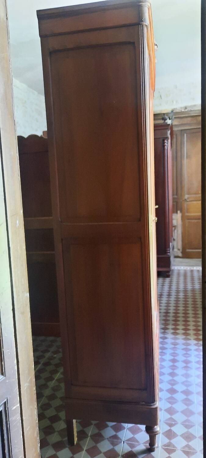 Armoire style louis XVI