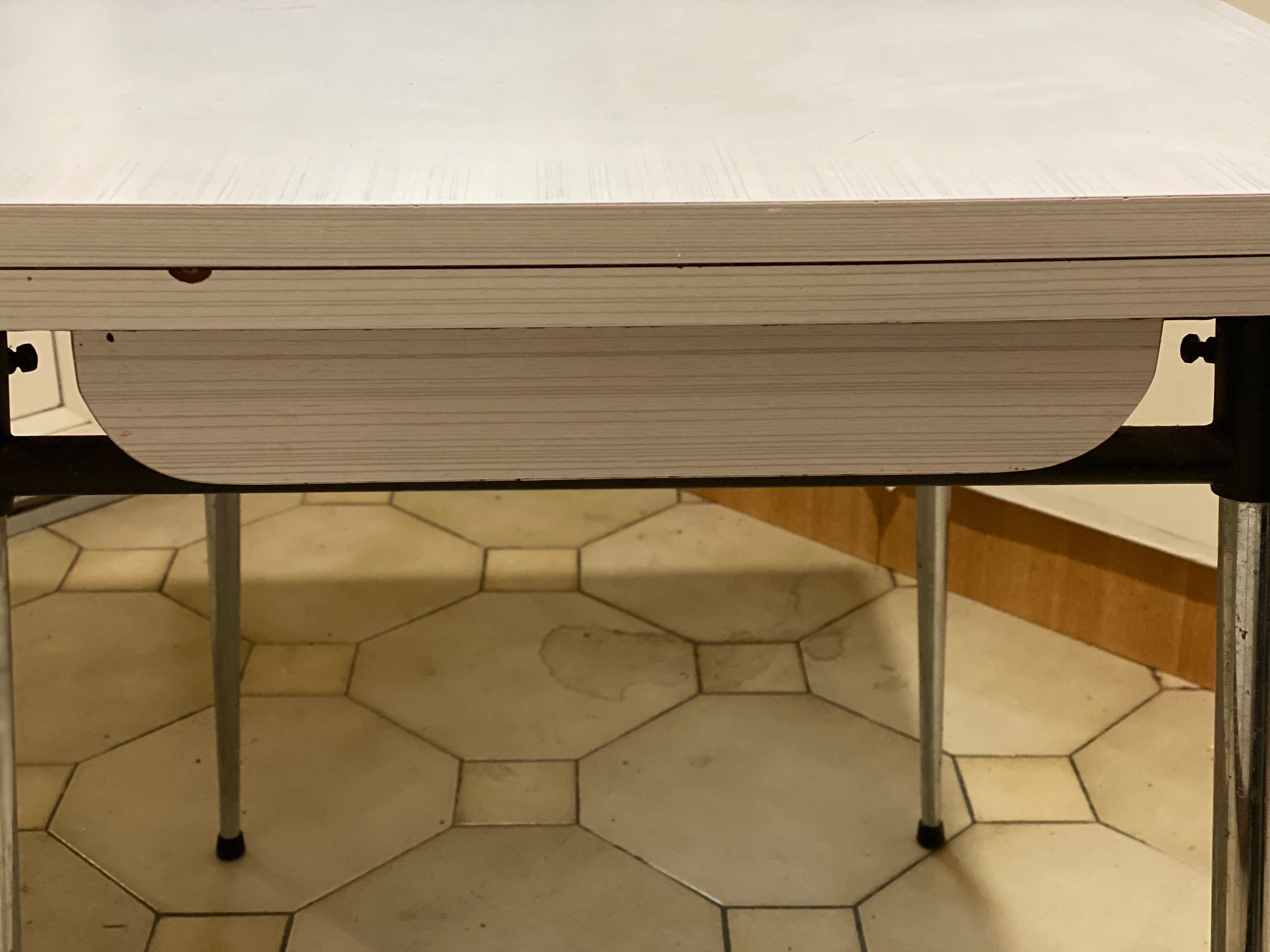 Table formica
