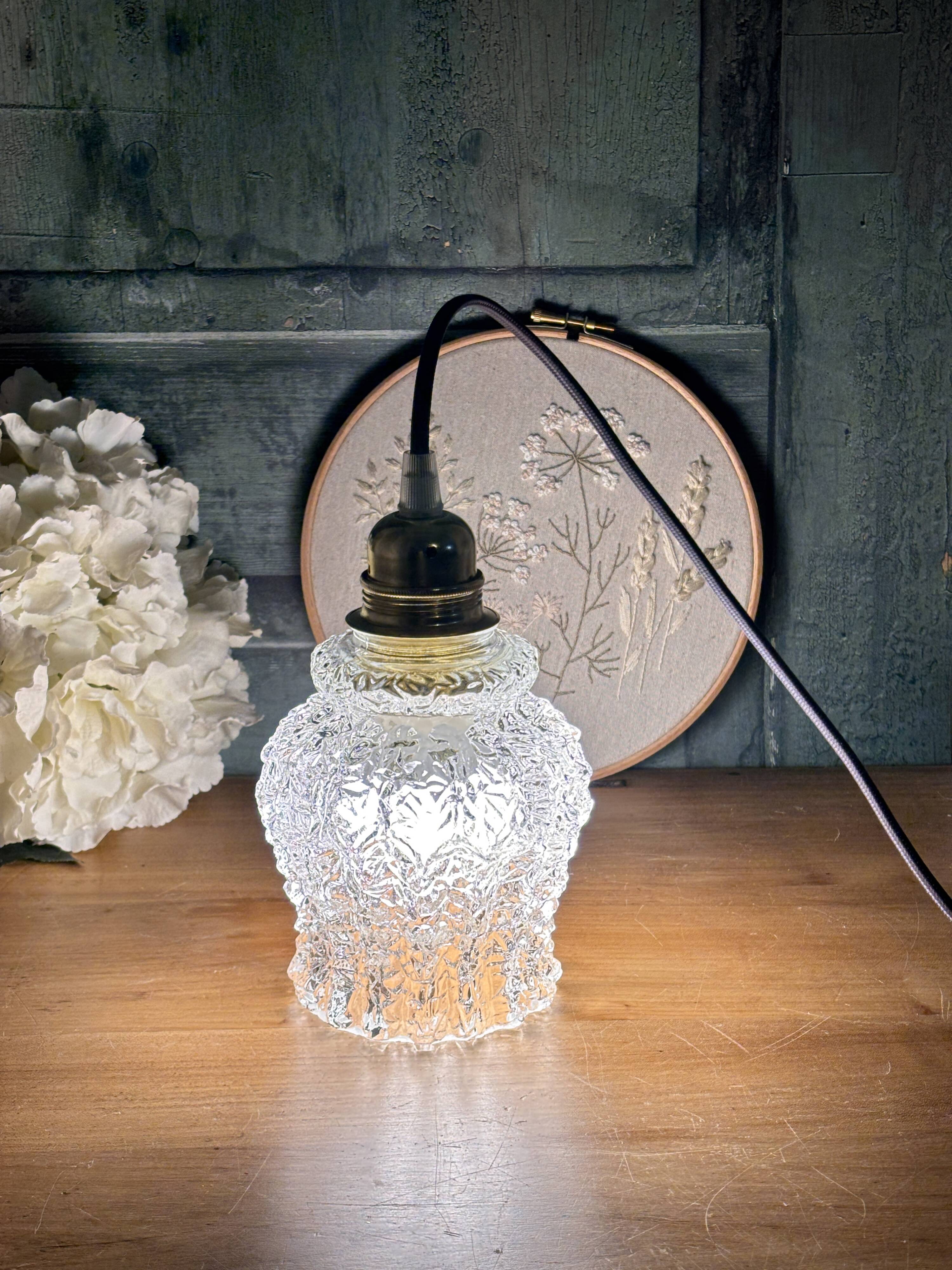 Lampe à poser art déco en globe ancien, lampe vintage artisanale