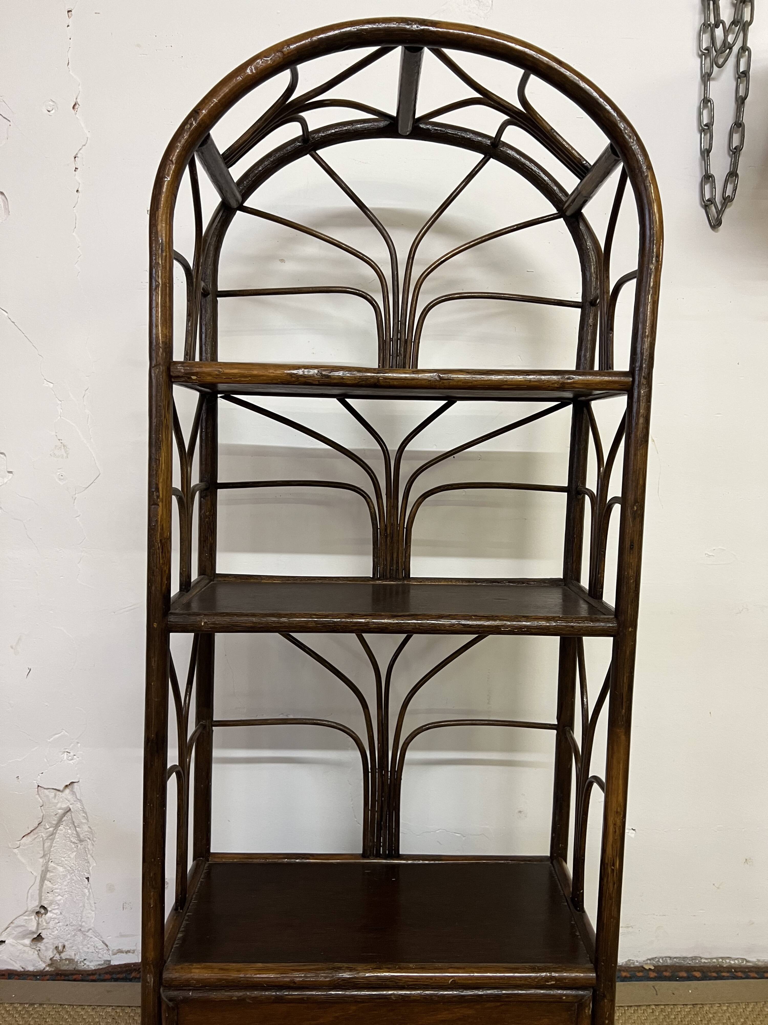 Etagère bibliothèque vintage en rotin et bambou