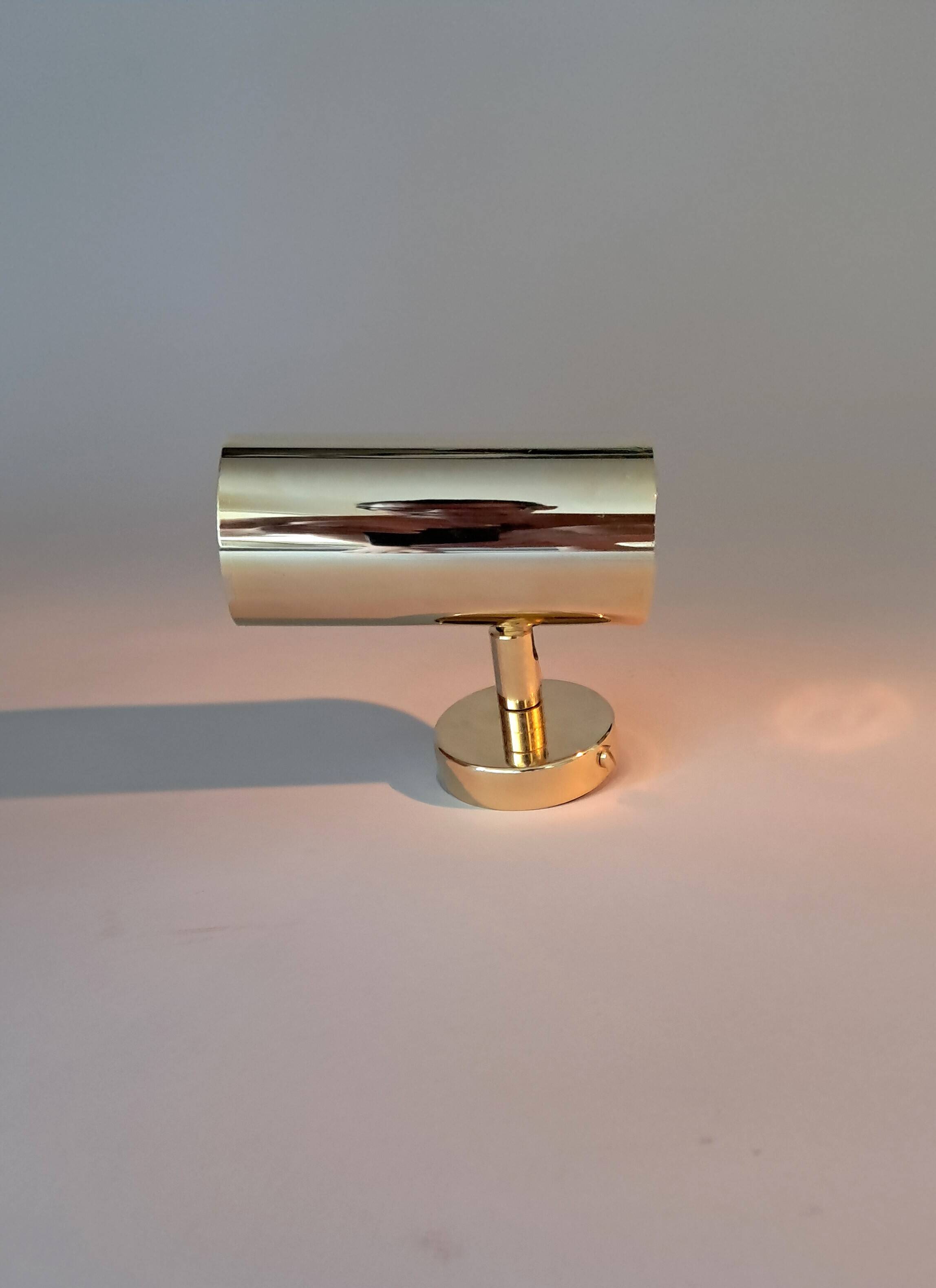Modernist wall lamp in gilded brass, Italy 1970/1980.