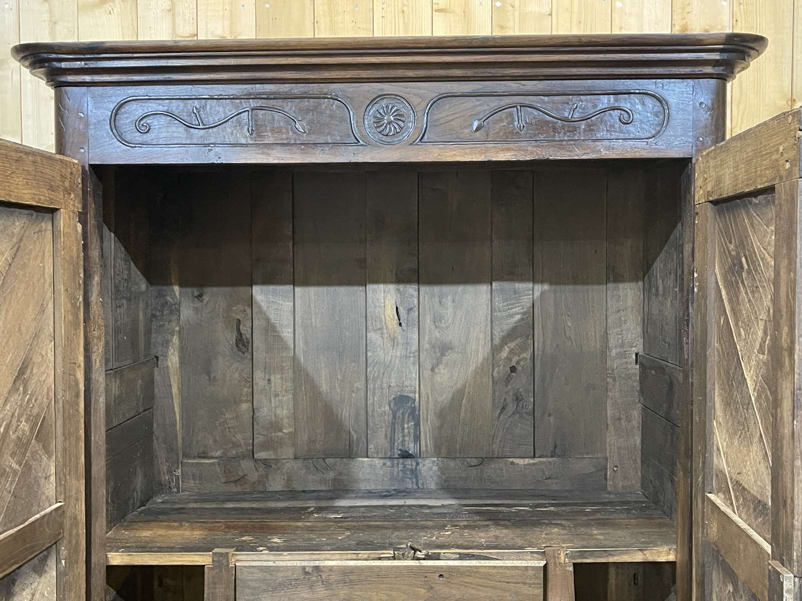 Breton chestnut cabinet of the nineteenth - removable