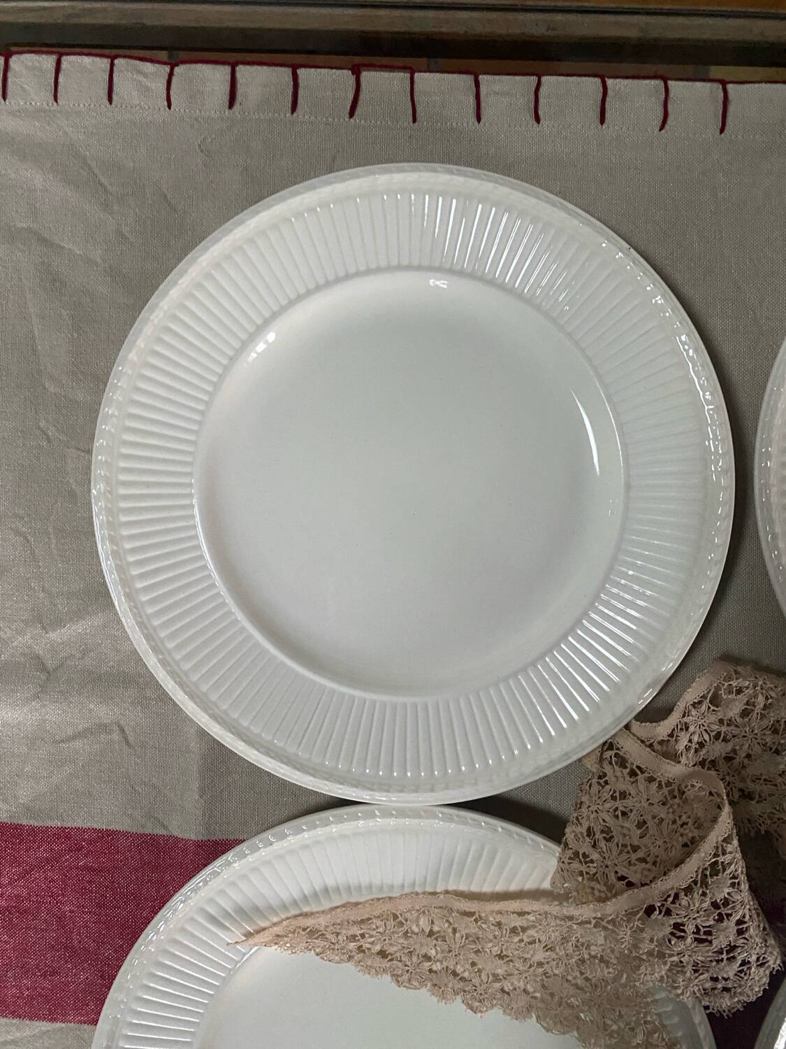 Set of 4 Wedgwood dinner plates