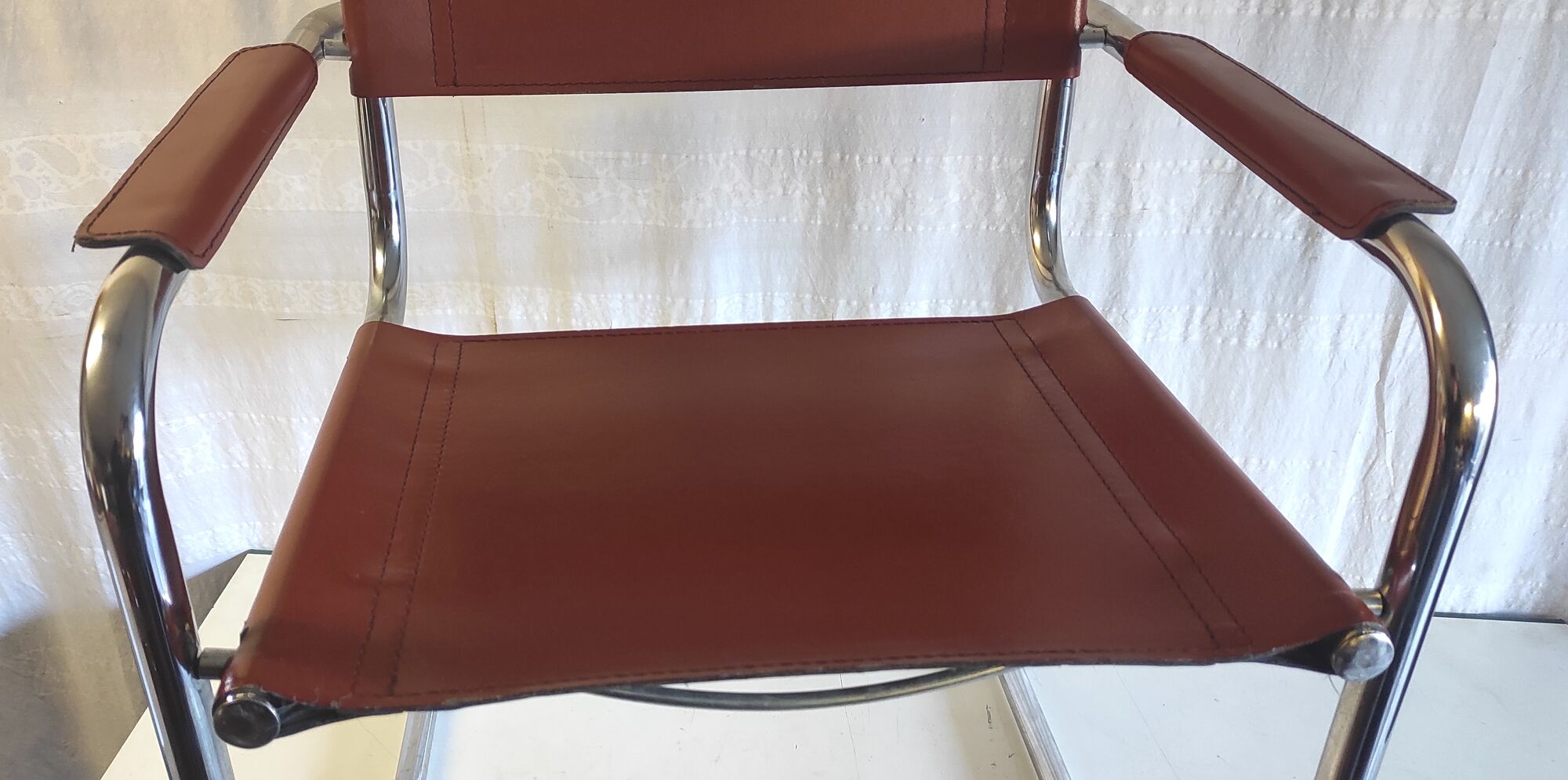 Cantilever armchair in imitation leather – 80s/90s