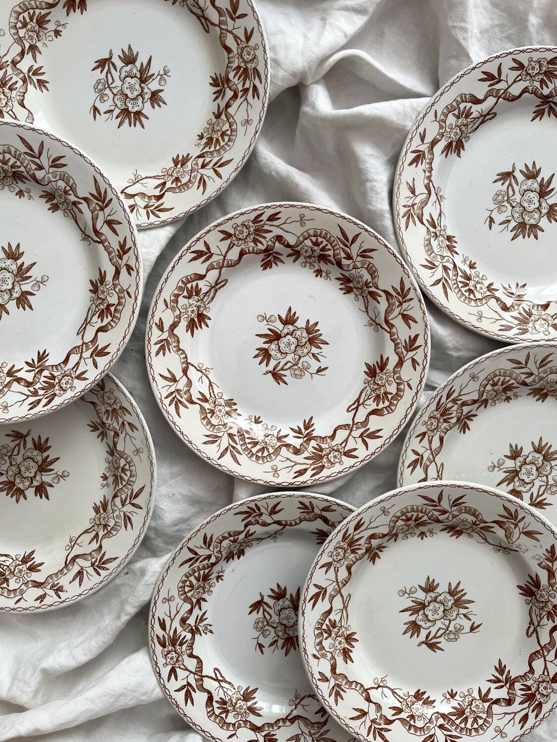 8 assiettes à dessert en terre de fer « Epine » Boch Freres Keramis (BFK)