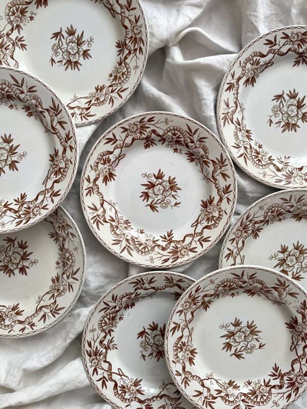 8 assiettes à dessert en terre de fer « Epine » Boch Freres Keramis (BFK)