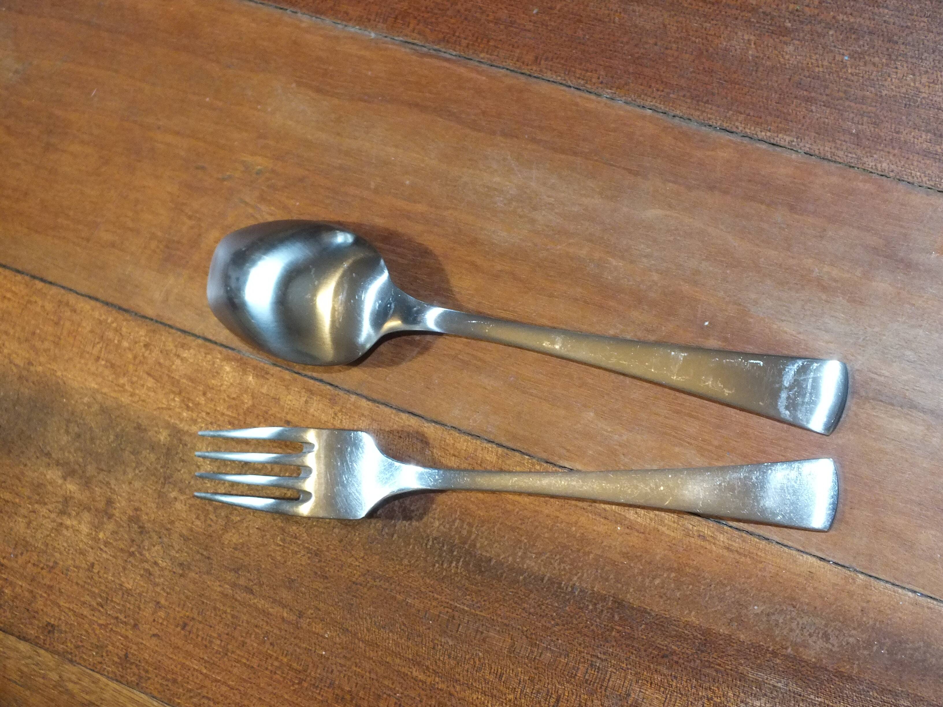 Saucière séparatrice en inox – Contrôle des graisses et service pratique
