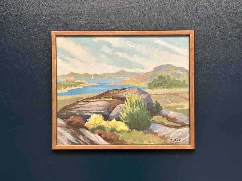 Huile sur toile originale suédoise – “Côte” par R, 1979 – Vintage et encadrée – 50 × 42 cm (19,7" × 16,5")