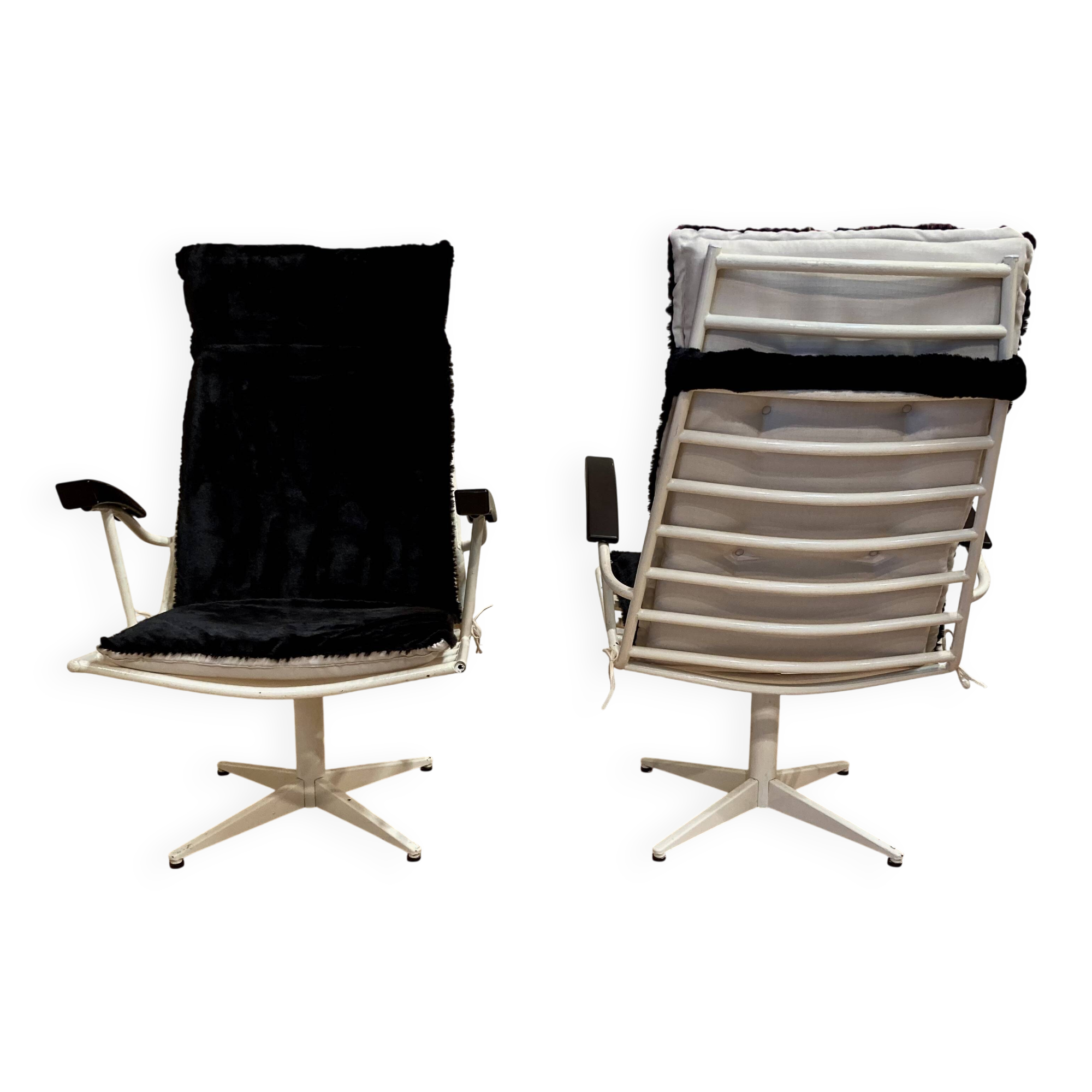 Duo de fauteuils métal et Bakélite design 1960.