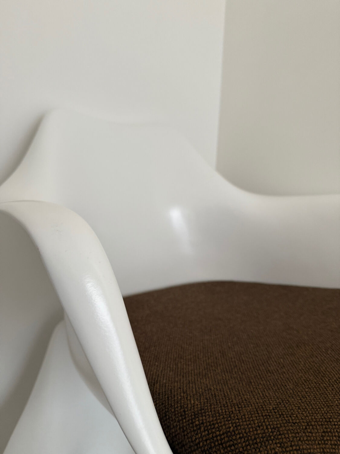 Knol armchair