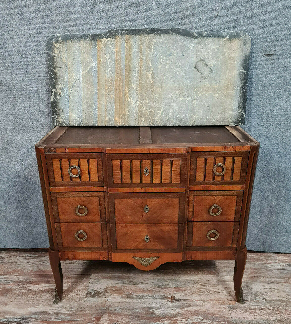Commodity Transition of Lady to jump in noble wood marquetry around 1850