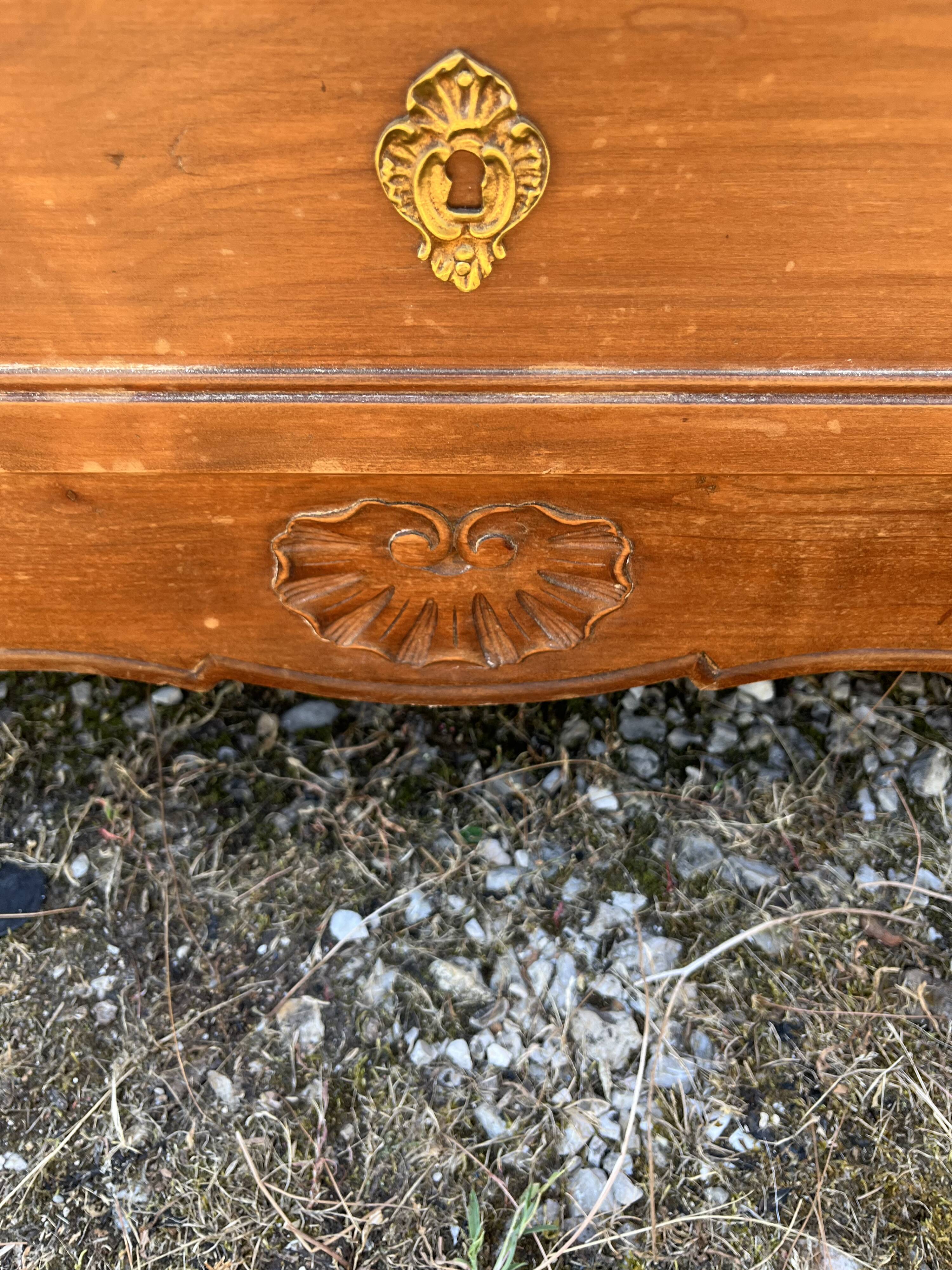 Commode style Louis XV