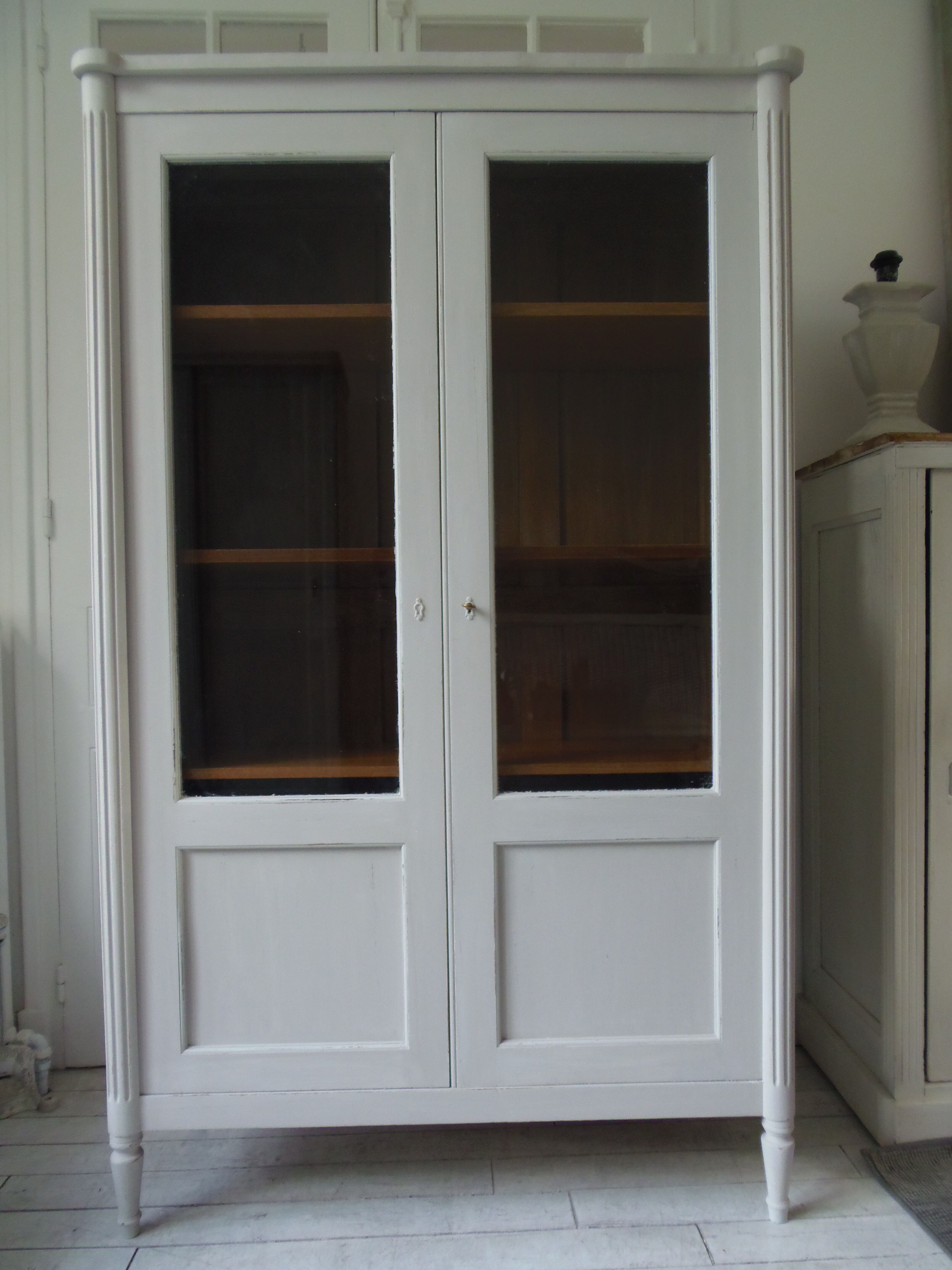 Showcase, old weathered vessel pearl gray, 2 glass doors.