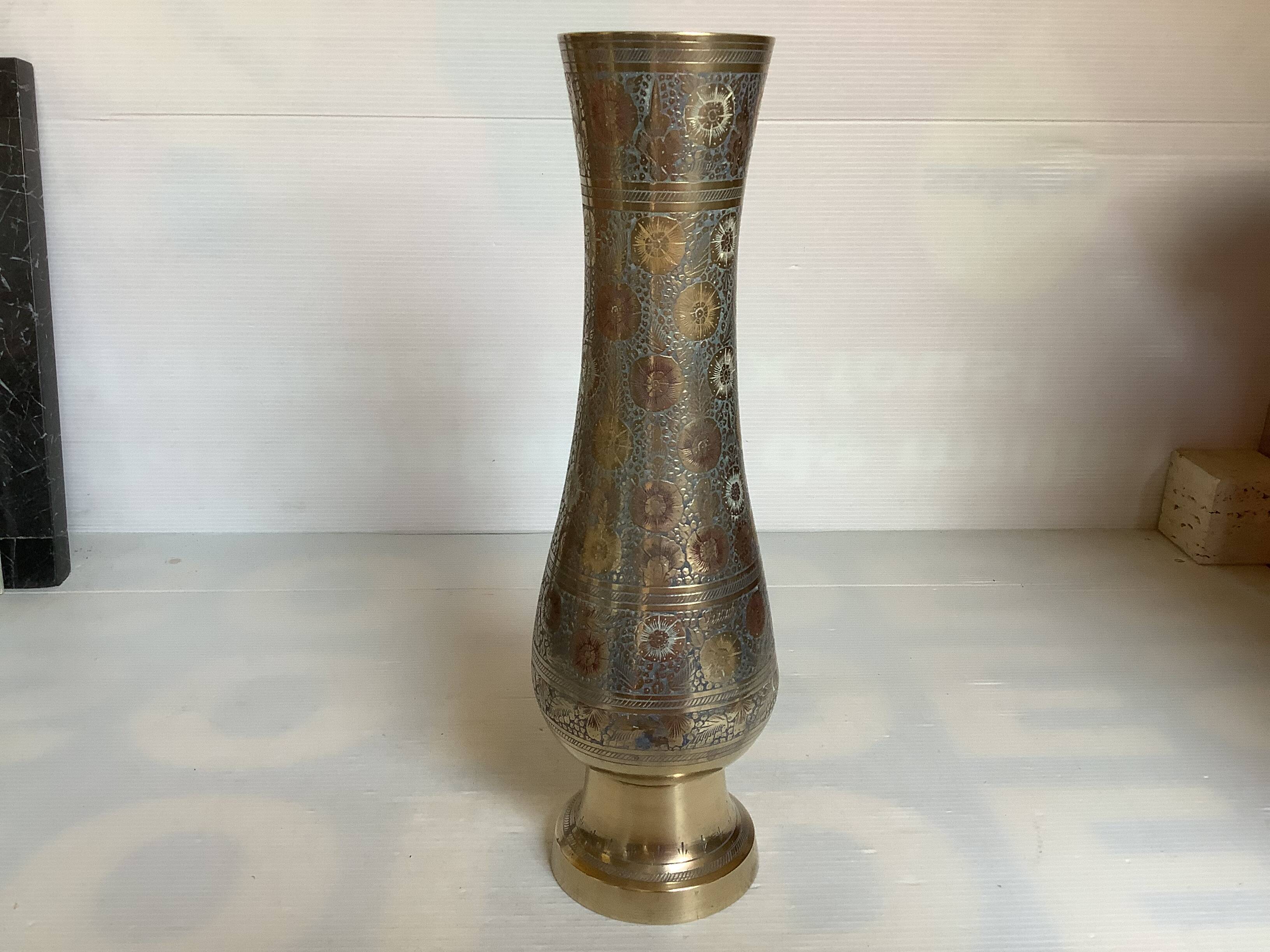 Vase en laiton travaillé