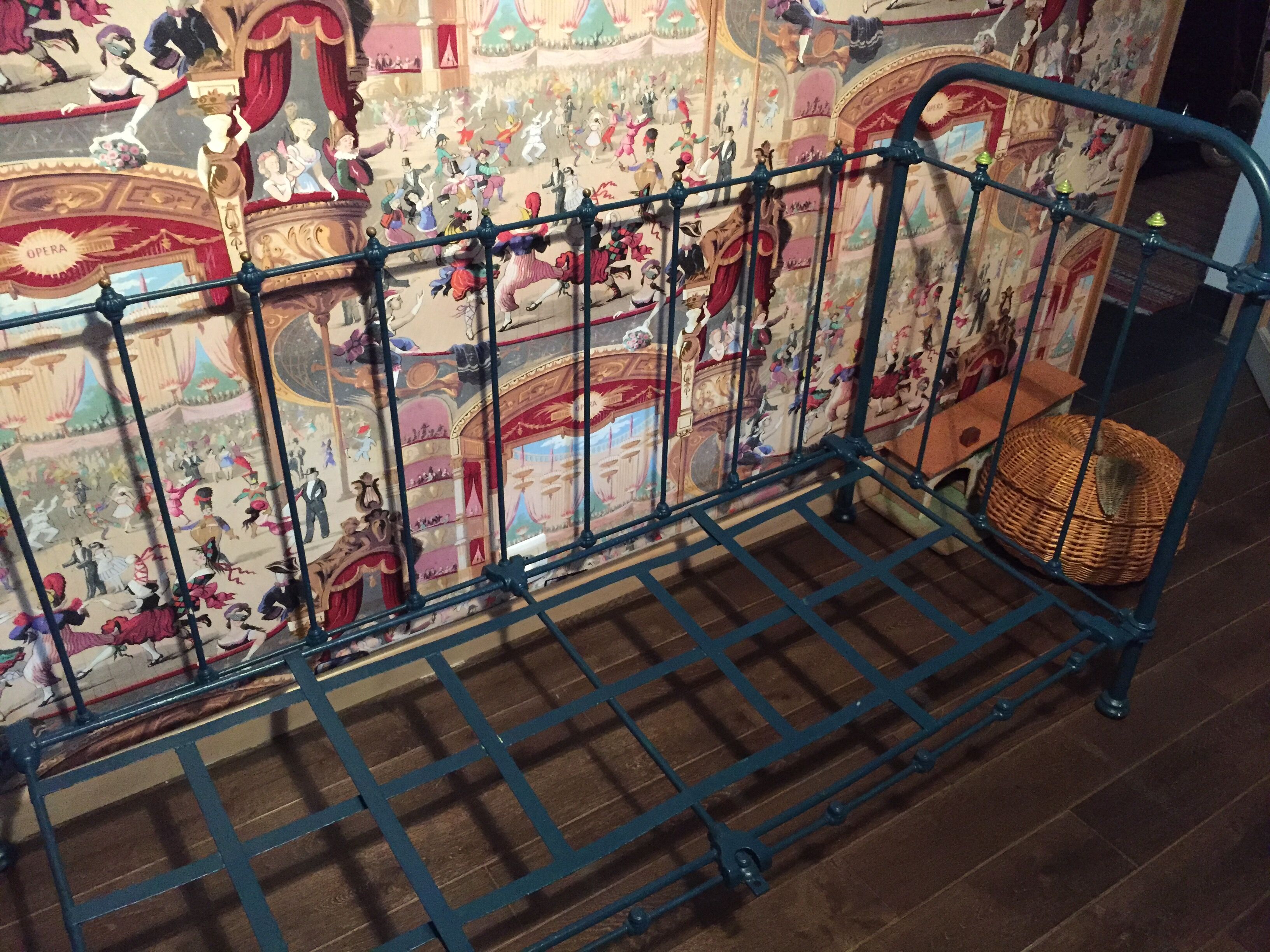 Iron child bed