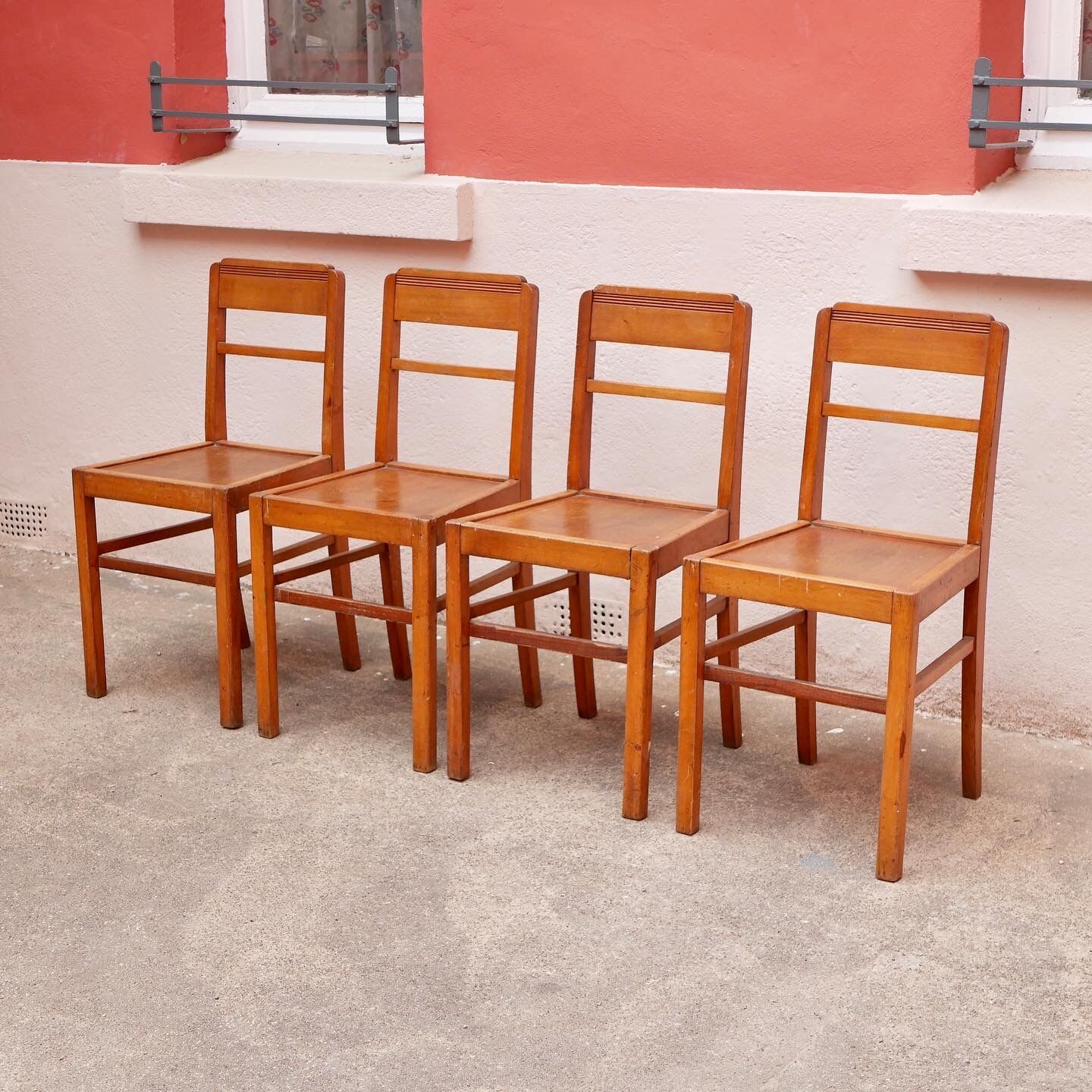 Série de 4 chaises bistrot en bois