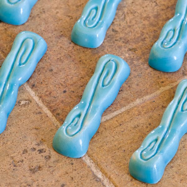 Porte-couteaux anciens Art Deco en faïence turquoise