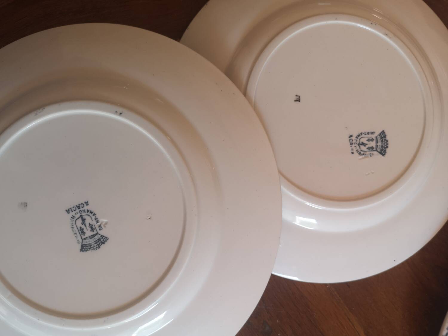 Lot de 7 assiettes plates.