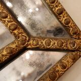 Miroir perlé en bois doré du 18e siècle