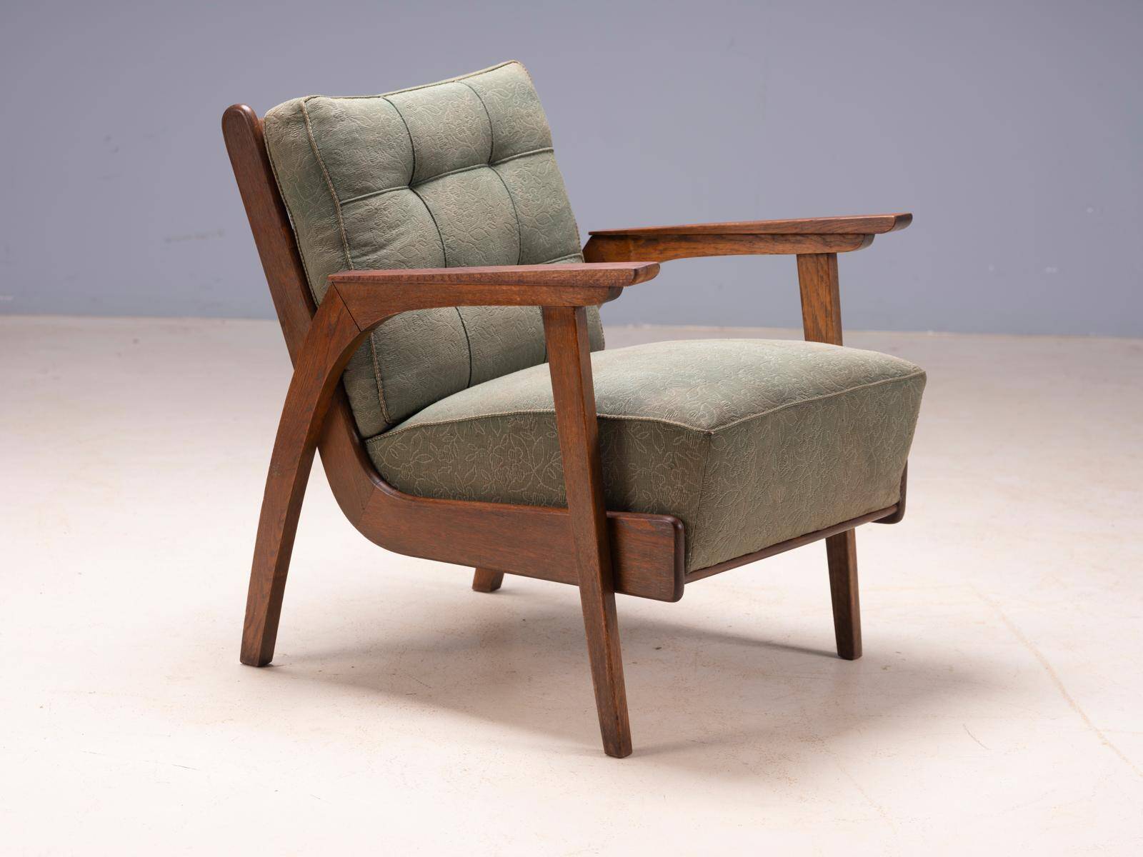 Pair of vintage mid-century lounge armchairs with wooden frames and green upholstery, 68 × 78 × 84 cm