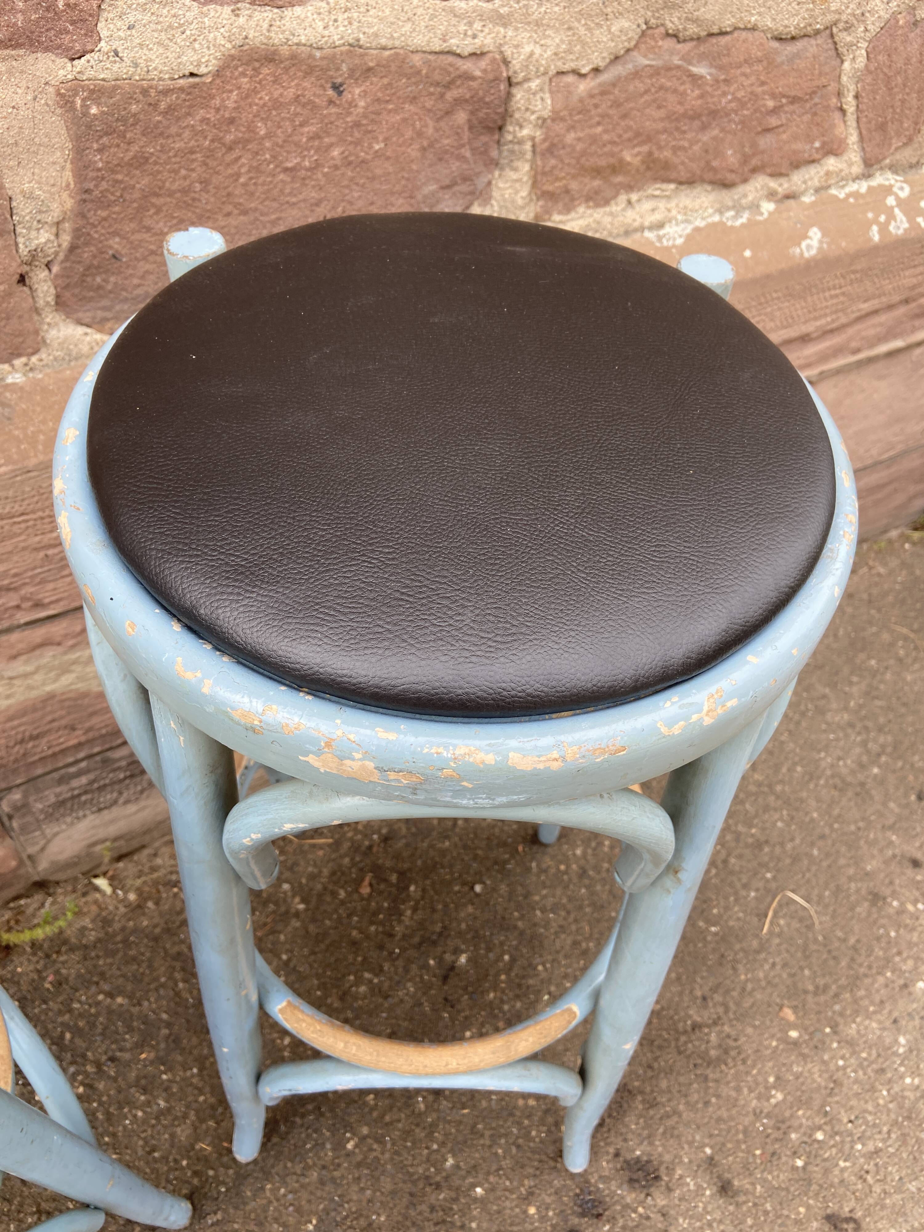 2 stools of bar wood curved imitation leather