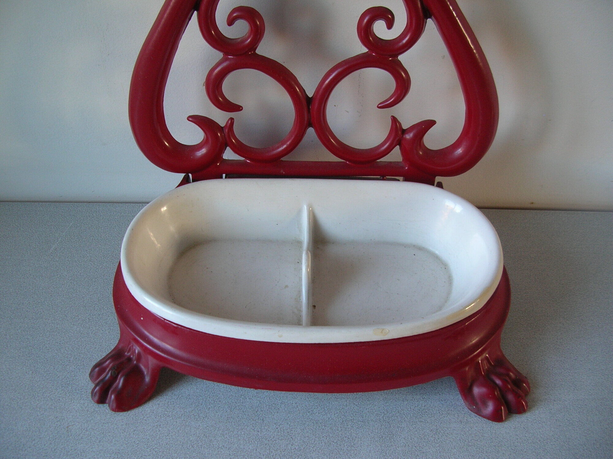 Old umbrella holder cane lion's paw in red and white enamelled cast iron