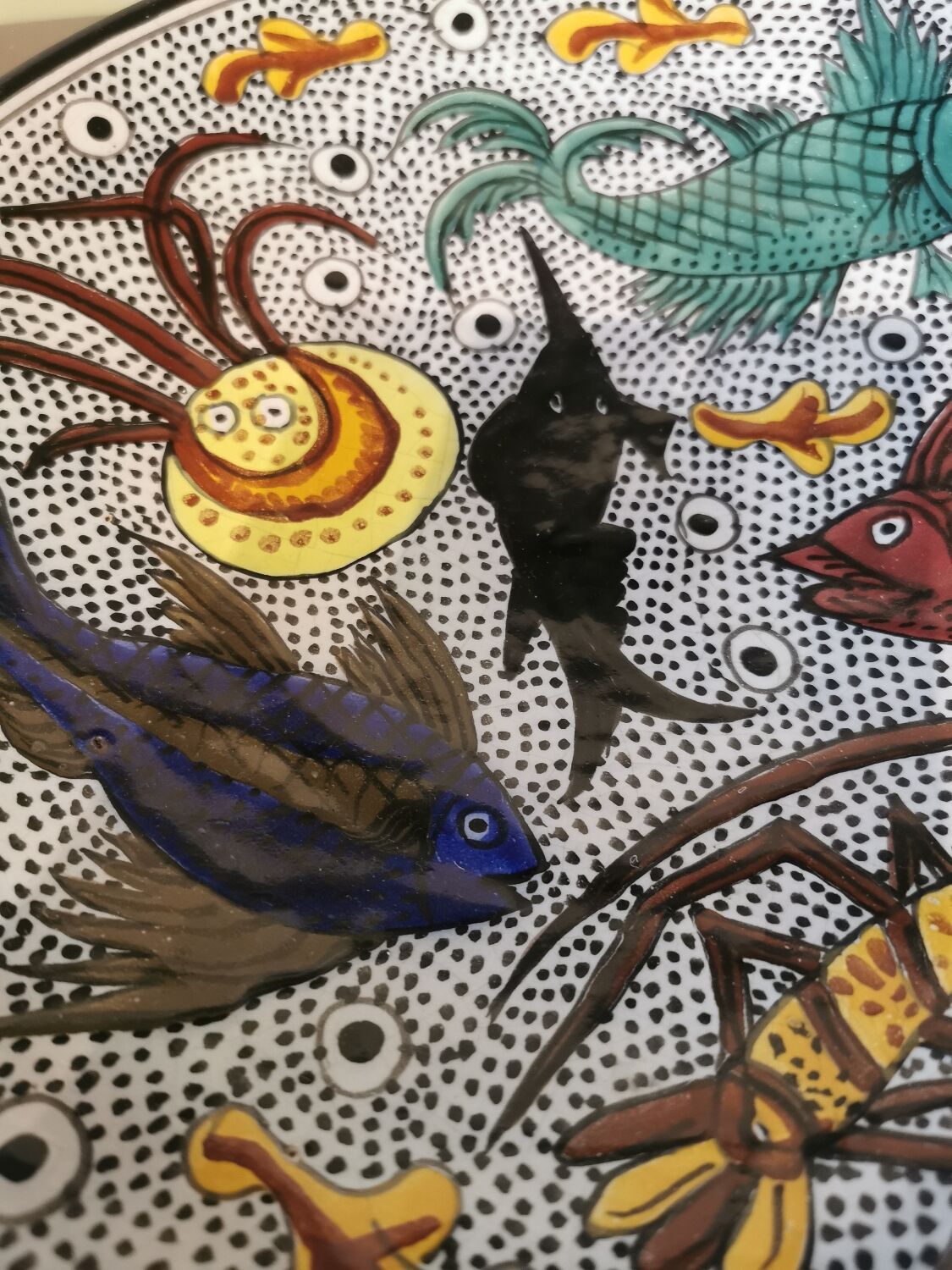 Vintage round dish fish décor