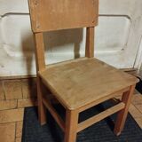 Petite chaise en bois
