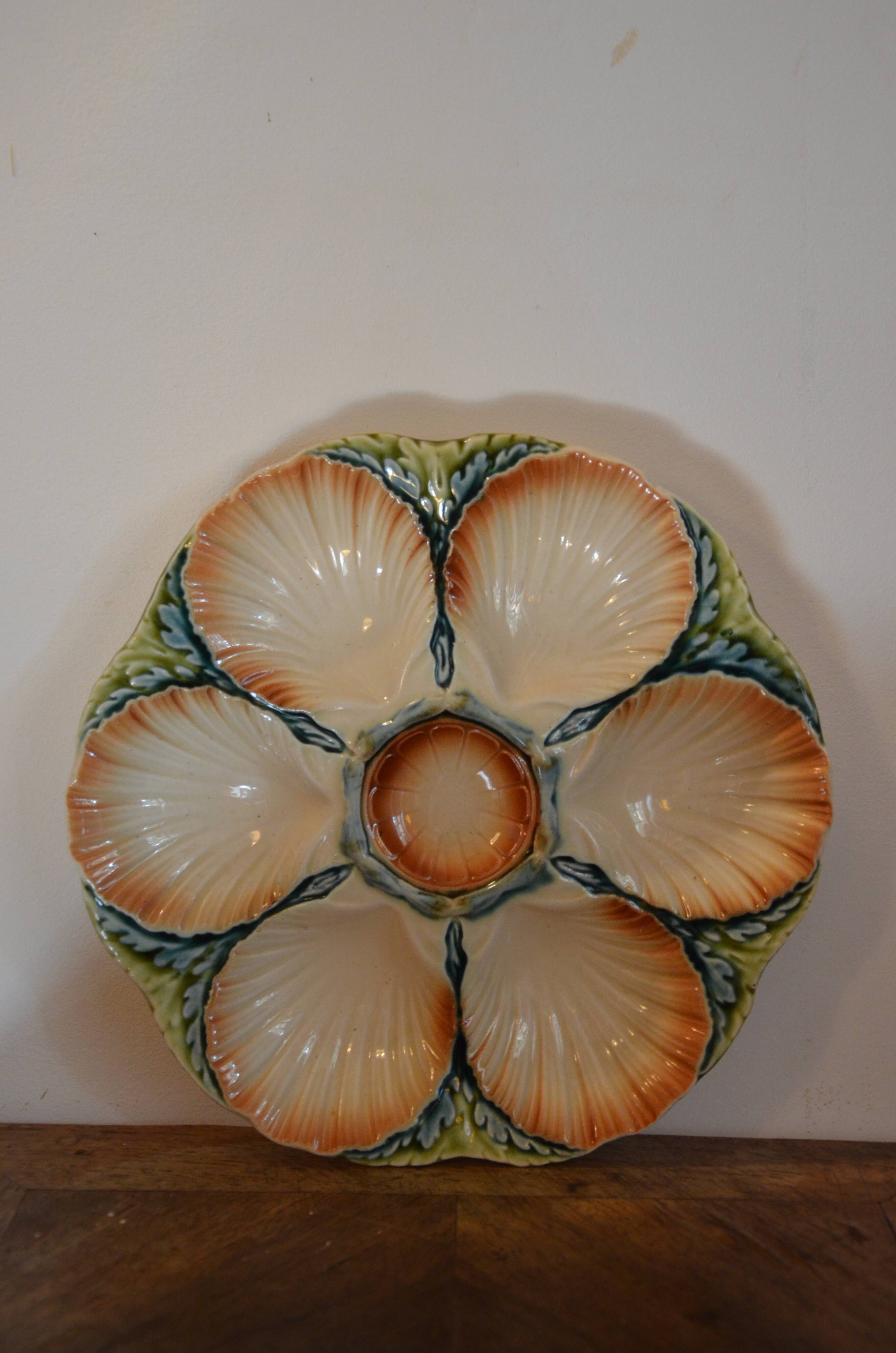Set of 2 vintage shell dishes from the Sarreguemines earthenware factory