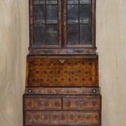 Antique Georgian Display Cabinet in Oyster Veneer circa 1780