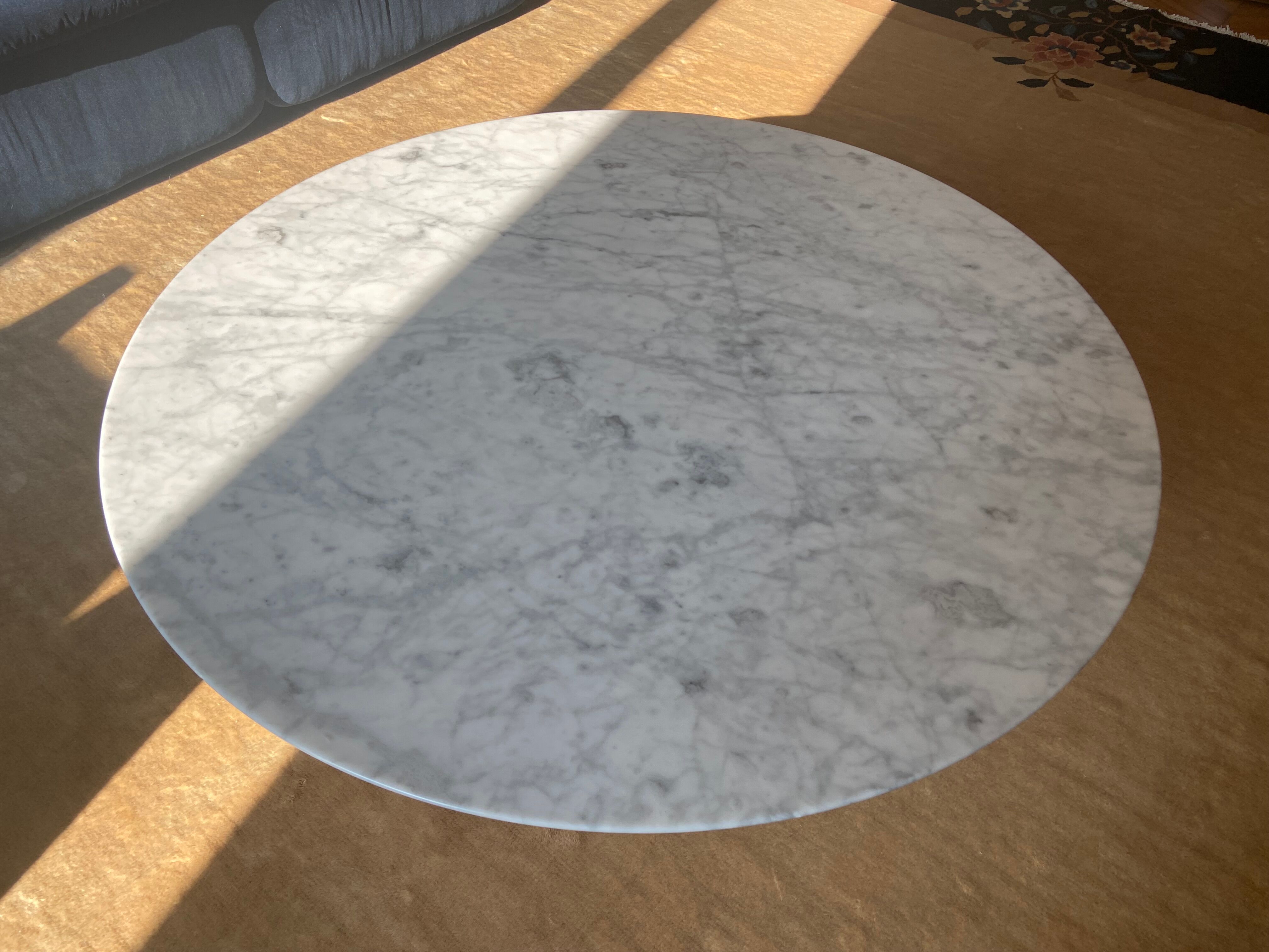 Table basse Knoll Saarinen ronde