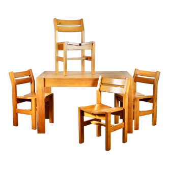 Ensemble table et chaises Maison Regain pour les Arcs