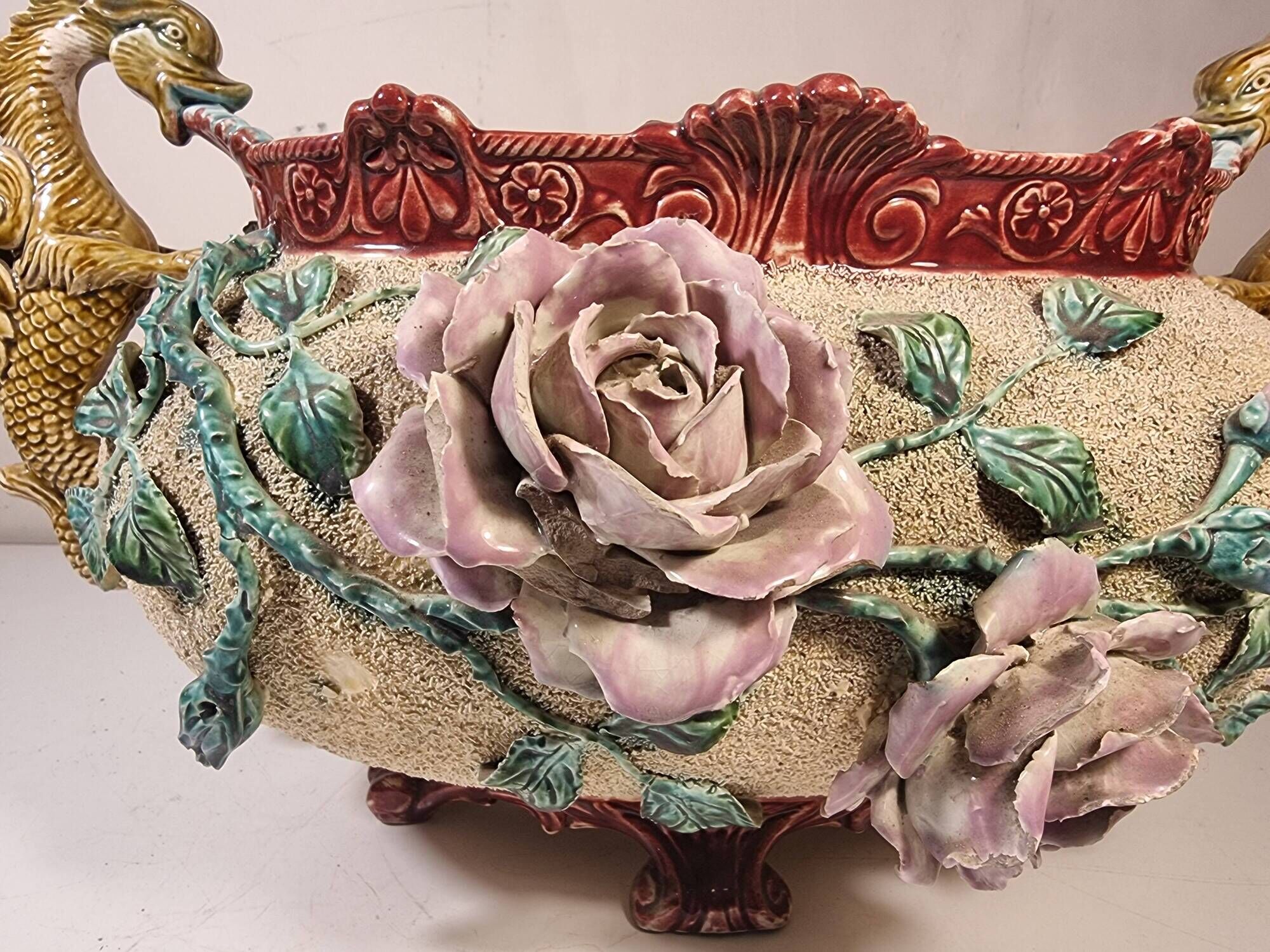 Earthenware cache-pot