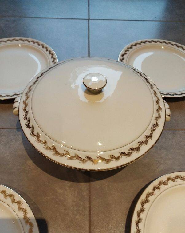 Ensemble de vaisselle en porcelaine de Limoges