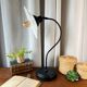 Lampe vintage en métal et opaline