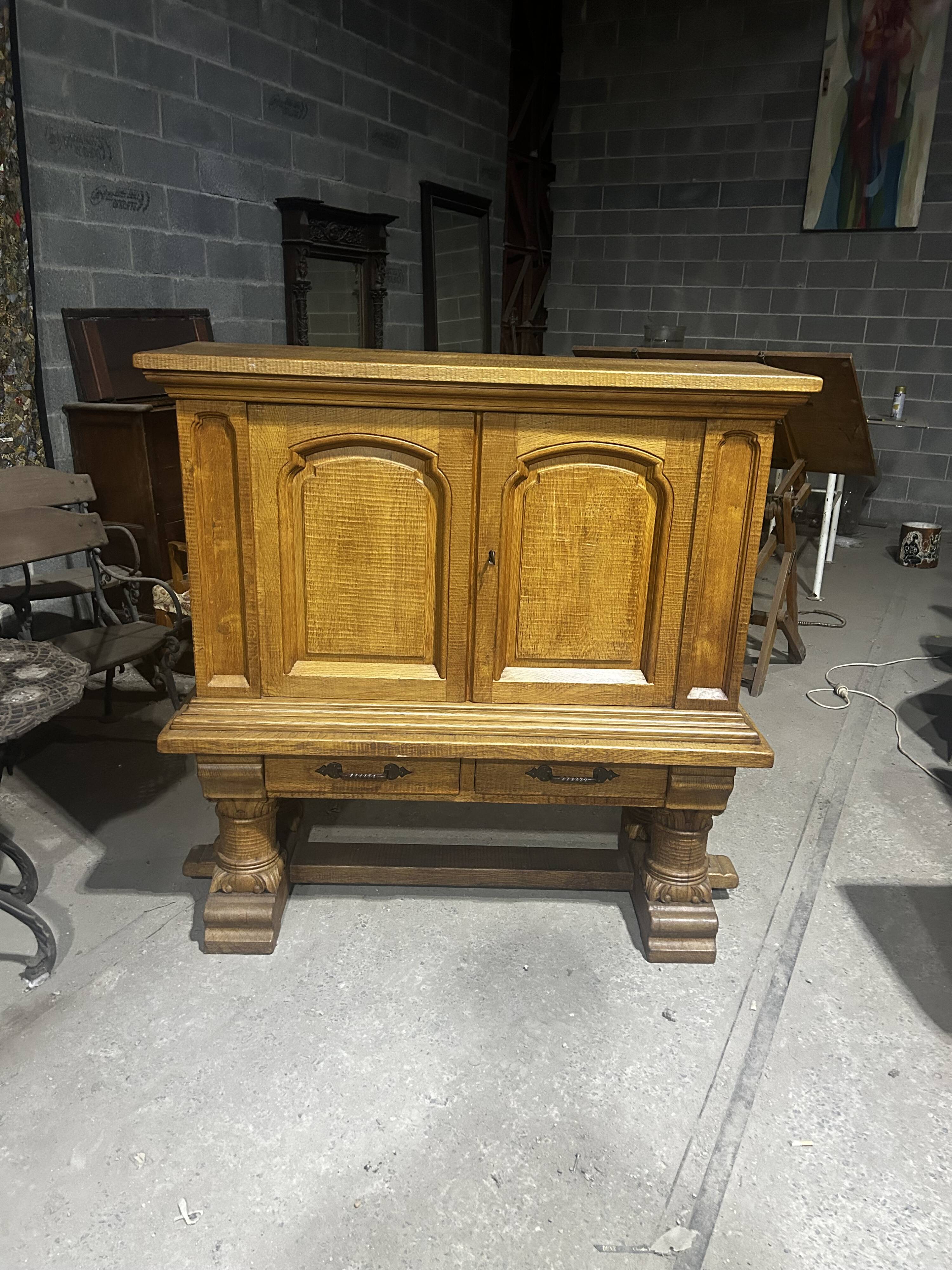 Meuble bas en chêne massif clair, 1940