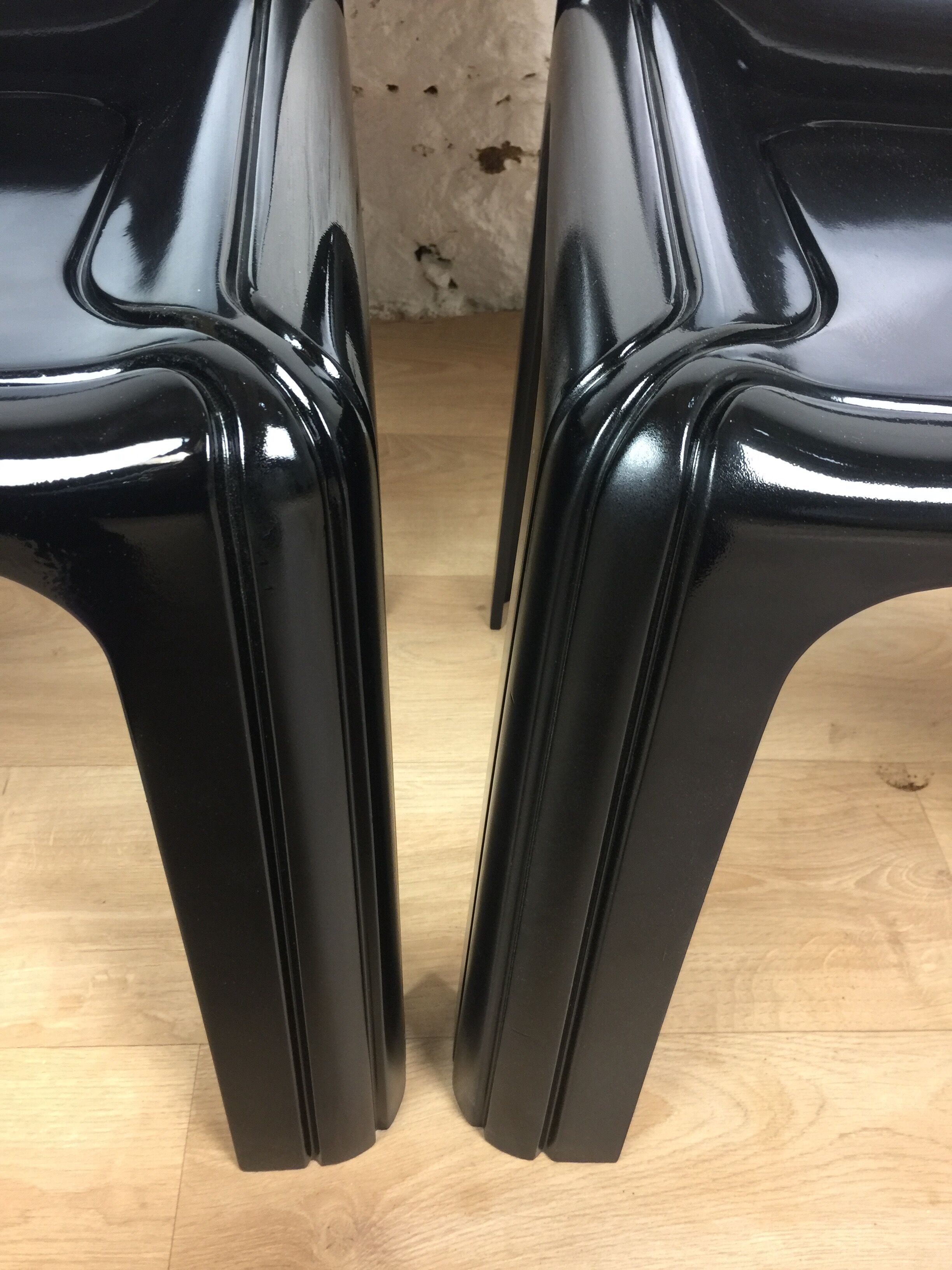 Pair of chairs n°4854 by Gae Aulenti