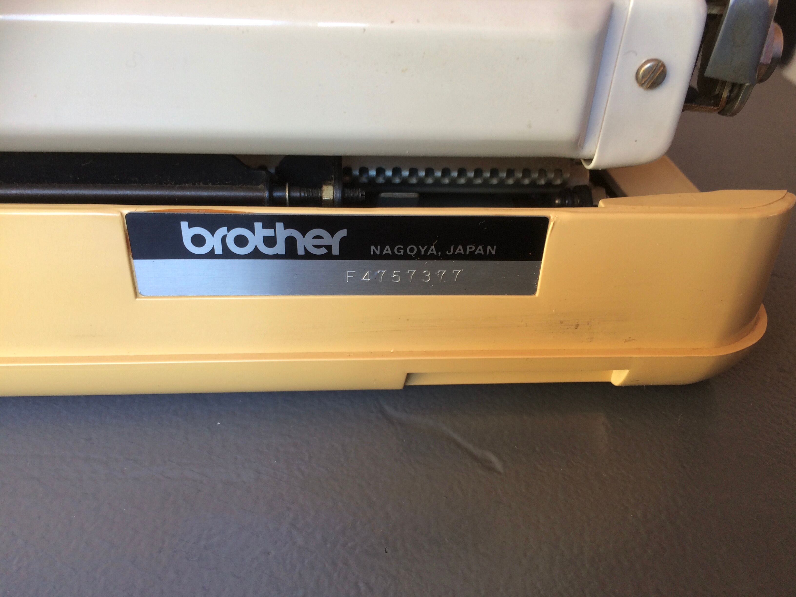 TYPEwriter BROTHER 1972 Deluxe 1350
