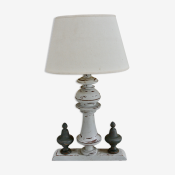 Lampe en bois patiné gris - ancien élément décoratif