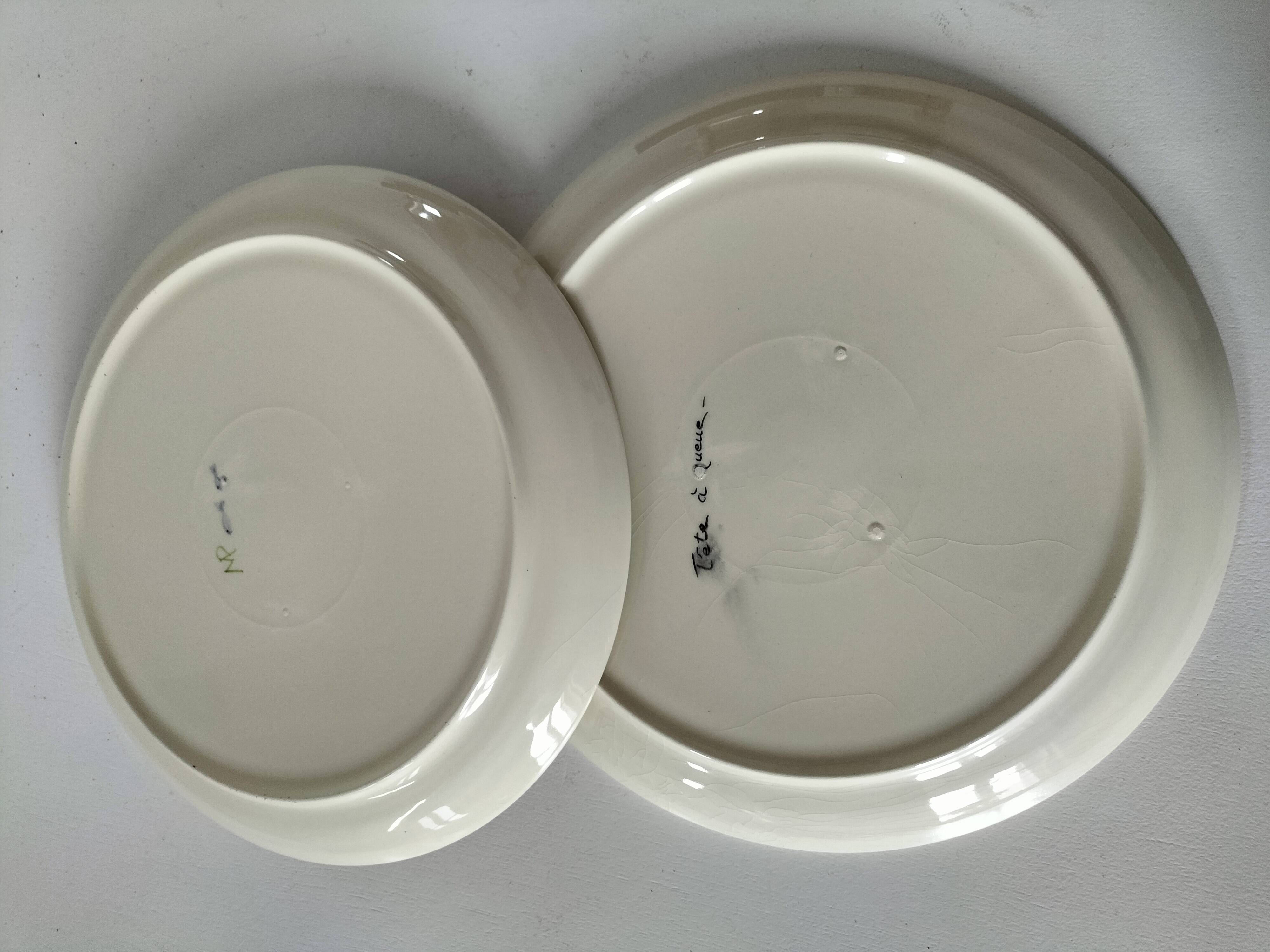 Set of two large ceramic plates – fish "head to tail" design